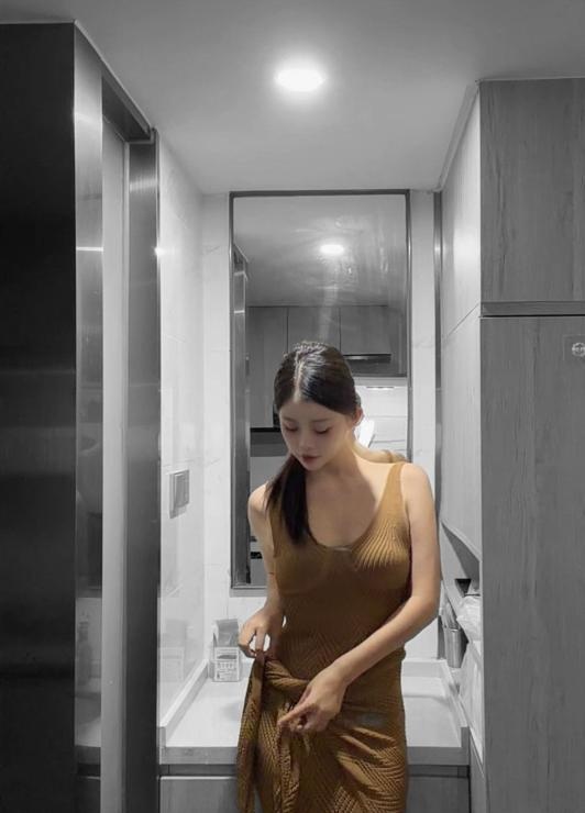 高挑性感翘臀美女