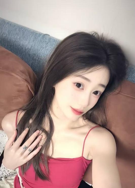 江岸高颜纯情少女
