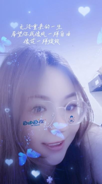 肥臀眼镜少妇