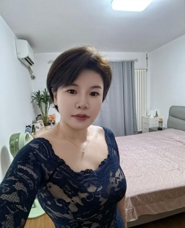 平乐园附近的美少妇