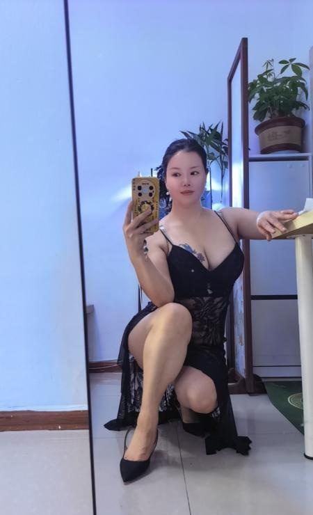 溪蔓姐的大乳奶大屁股