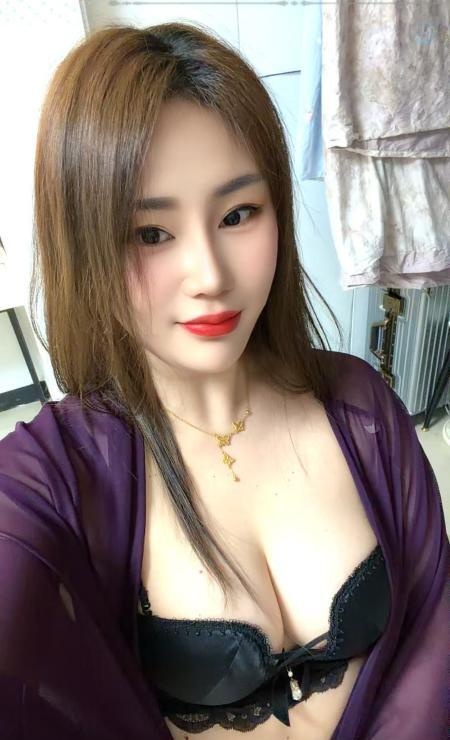 口活超爽的大胸少妇