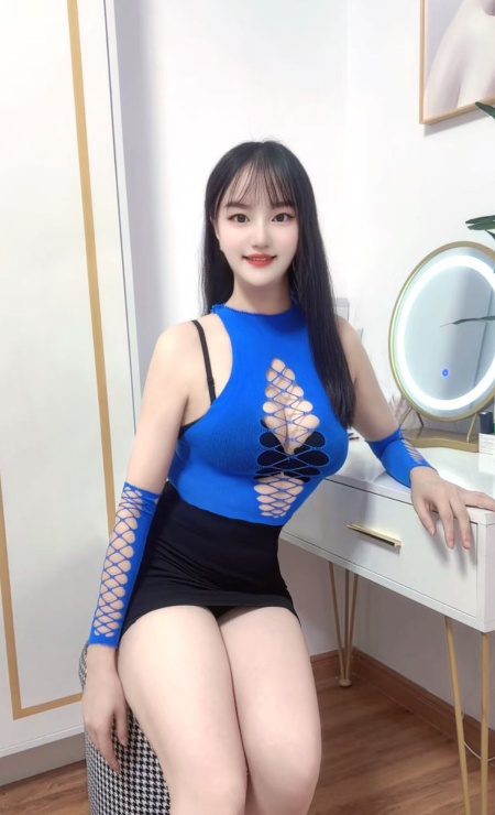 大馒头风骚小姐姐