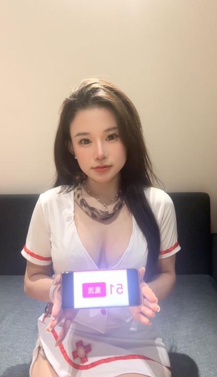 舌吻女王妞妞