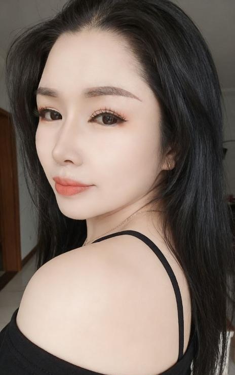 龙华风骚丰满小妮