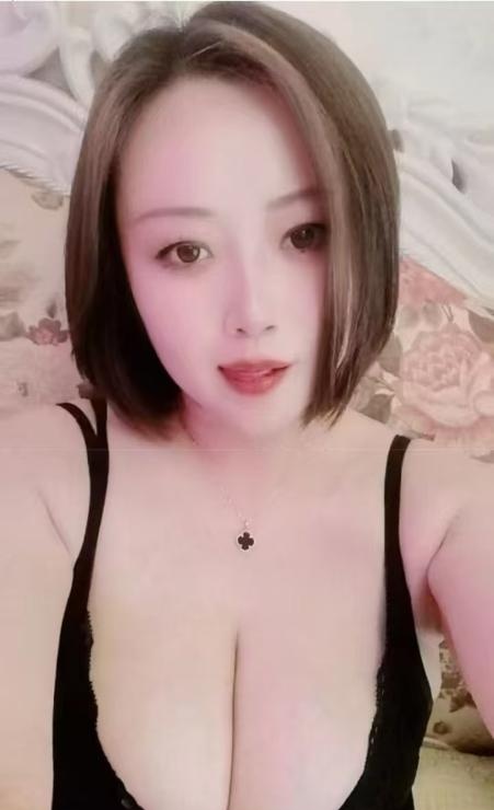 巨乳骚妇