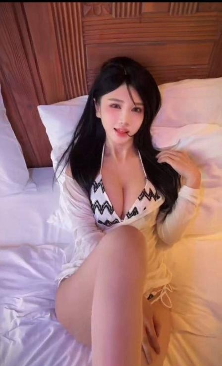 曹路妩媚大奶御姐