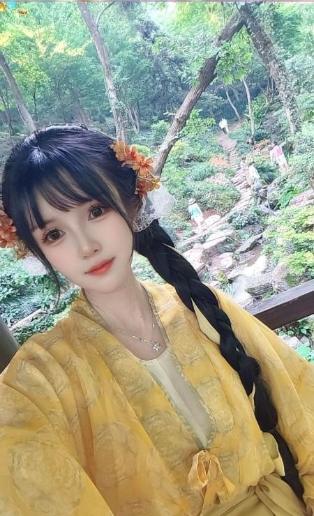 栖霞高挑甜妹