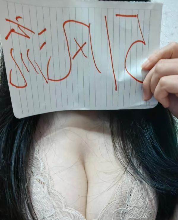 肥臀骚姐姐