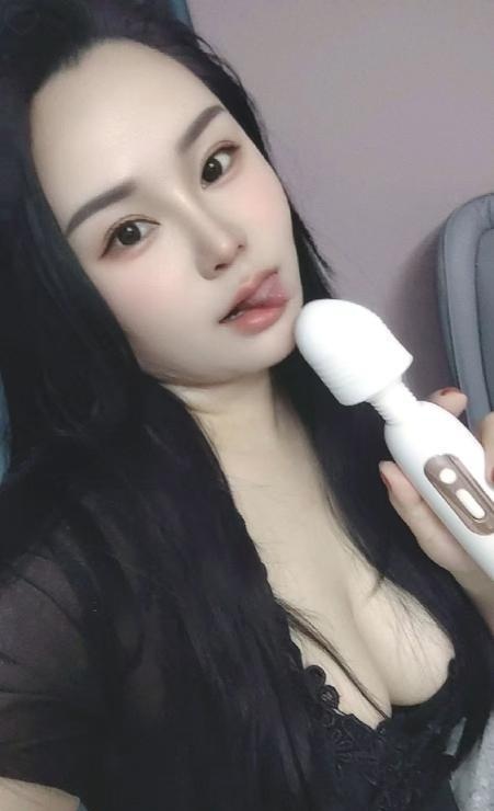 二刷熟女性感大白奶