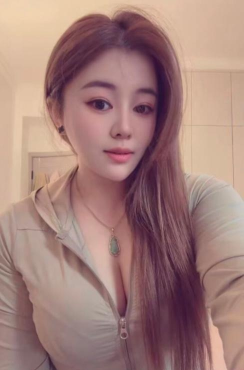 丰满风骚大胸御姐