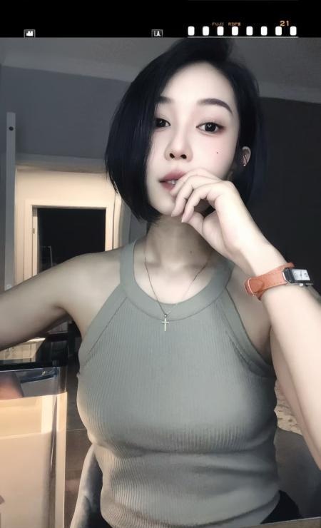短发气质御姐
