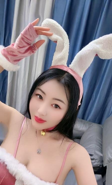 肥臀巨乳露露老师