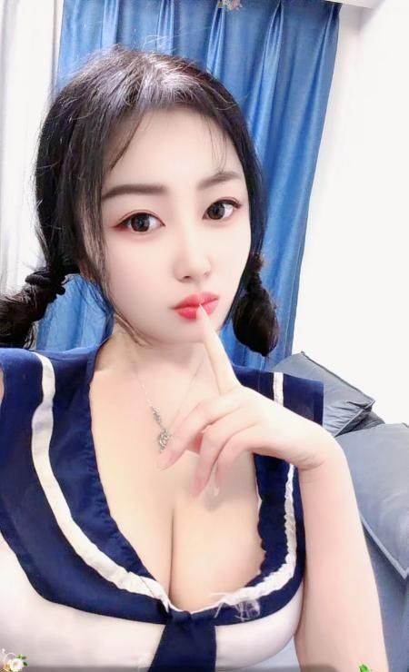 肥臀巨乳露露老师