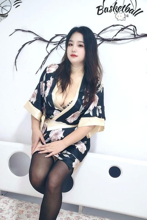 大胸翘臀骚美少妇