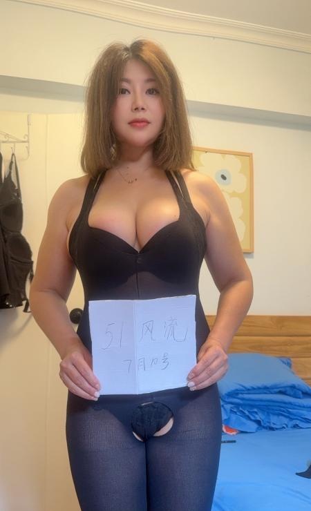 娇艳巨乳少妇
