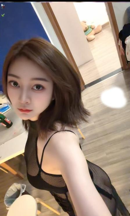 宝安大胸翘臀姐姐