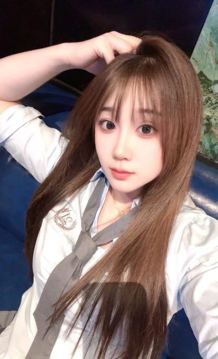 白嫩性感美女凡凡