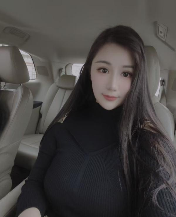 大胸翘臀妹子