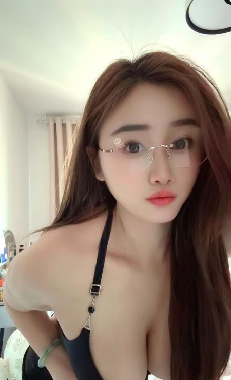 纯欲眼镜妹曼曼