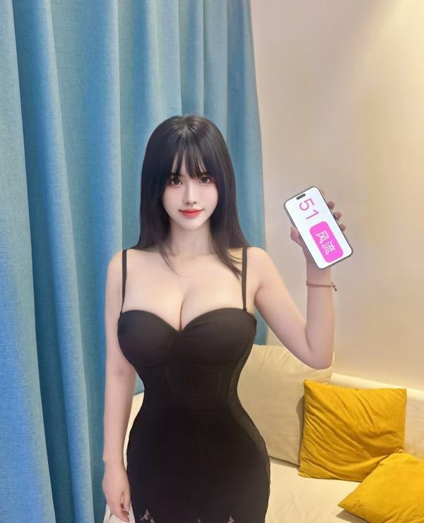 蜜桃臀E奶兔兔 