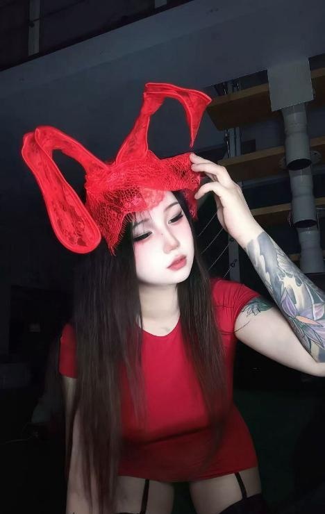 纹身小太妹