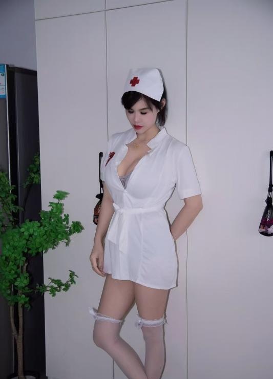 D胸细腰少妇