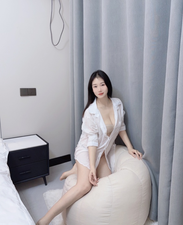 大胸气质型姐姐