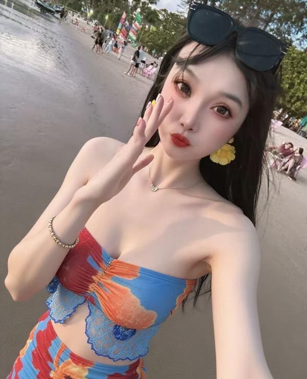 170丰满女模能舌吻