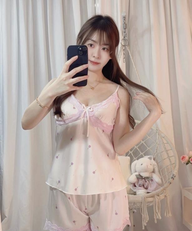 白貌美大长腿小姐姐