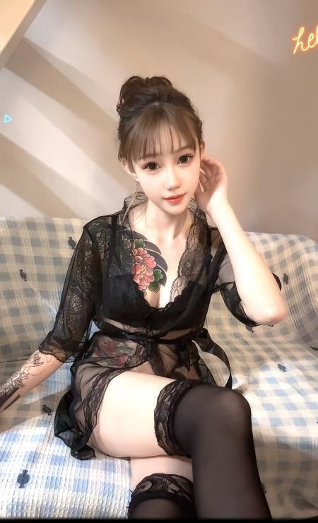 武侯美乳纹身妹小井
