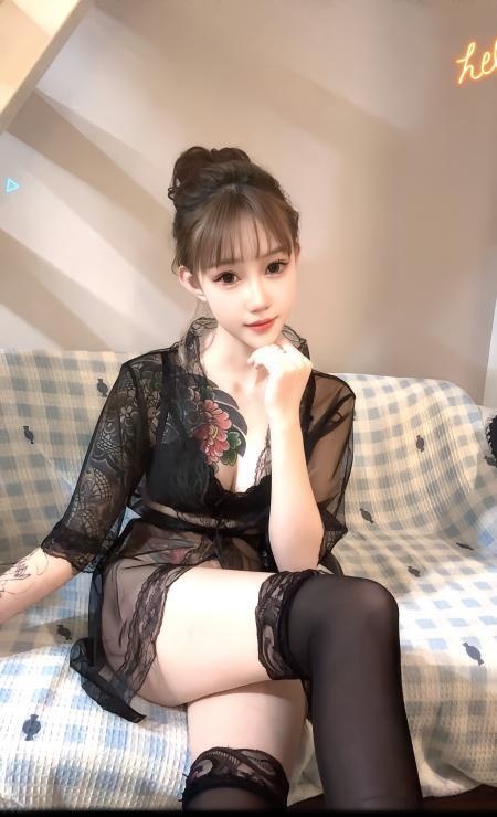 武侯美乳纹身妹小井