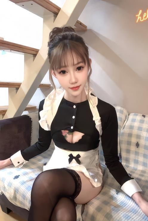 武侯美乳纹身妹小井
