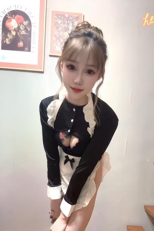 武侯美乳纹身妹小井