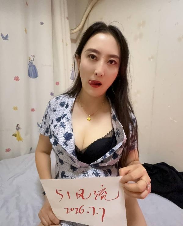 长腿风骚御姐