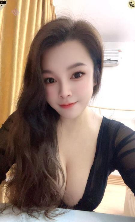 健身小骚妇前凸后翘