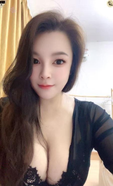 健身小骚妇前凸后翘