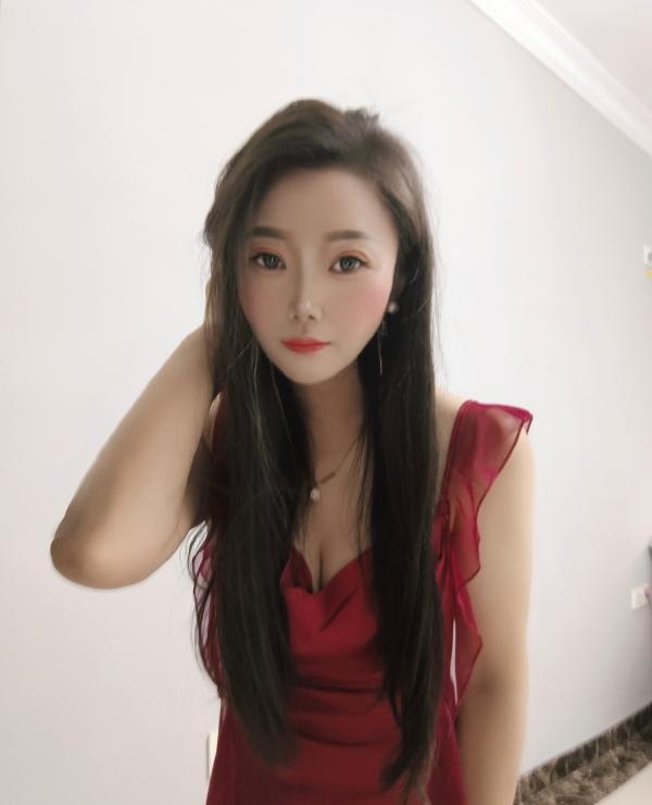 大波妹水床少妇