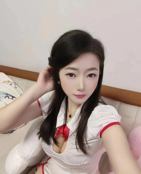 大波妹水床少妇