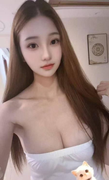 大胸细腰小姐姐