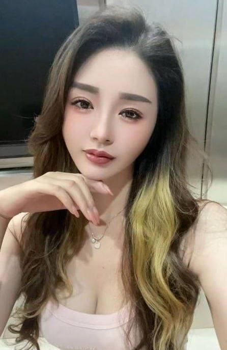 翘臀大奶妩媚少女