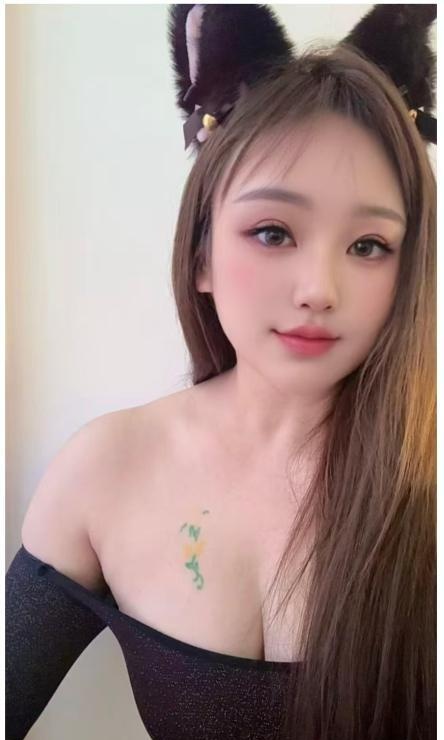 肤白貌美小甜甜