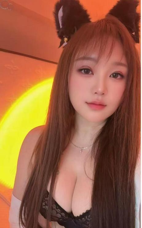 肤白貌美小甜甜