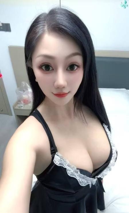 服务型大胸美少妇