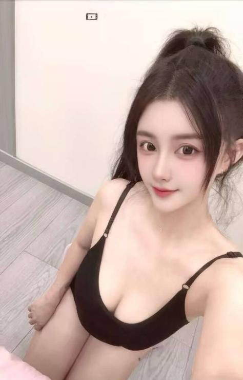 肤白貌美大奶嫩妹