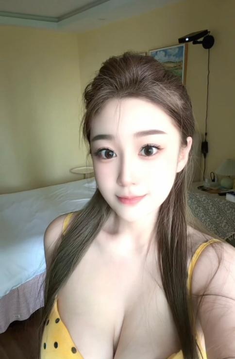 高颜值模特身材极品女