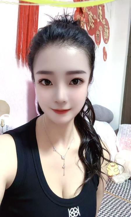 肤白嫩妹九月
