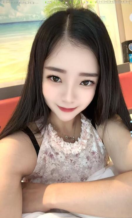 肤白嫩妹九月