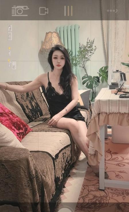 性感肤白大胸颜值老师