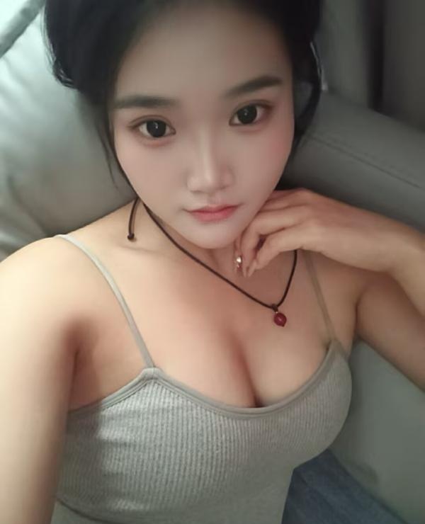 肥臀大奶美女